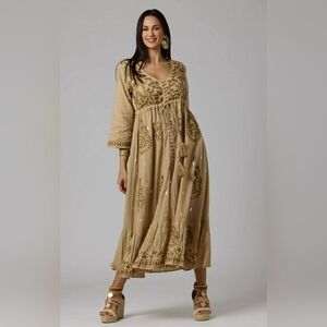 Looking FOR This: ISO Maxi Dress